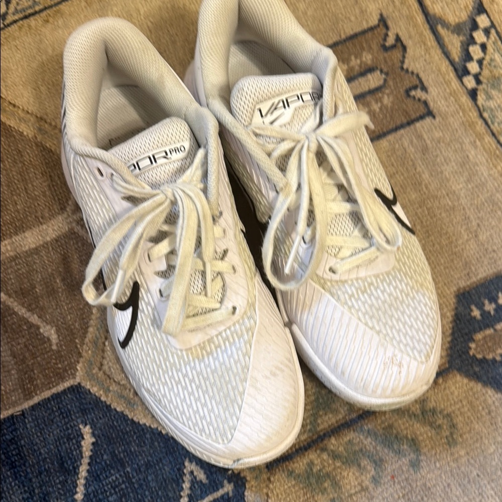 Nike Vapor Pro White Tennis Court Sneakers Sz 7.5
